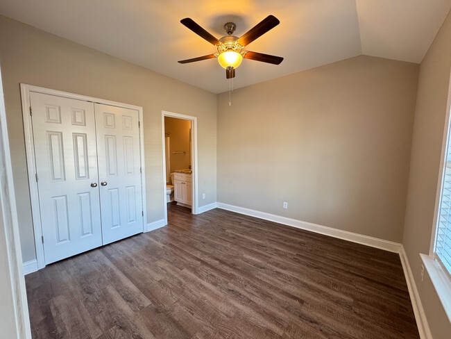 Building Photo - 215 Way Bill Cir