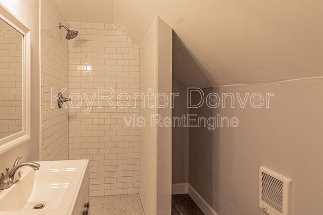 Building Photo - 3570 W Custer Pl