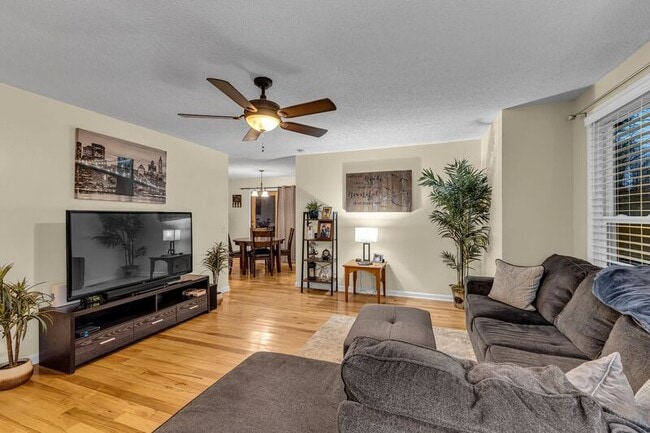 Building Photo - 921 Fitzpatrick Rd