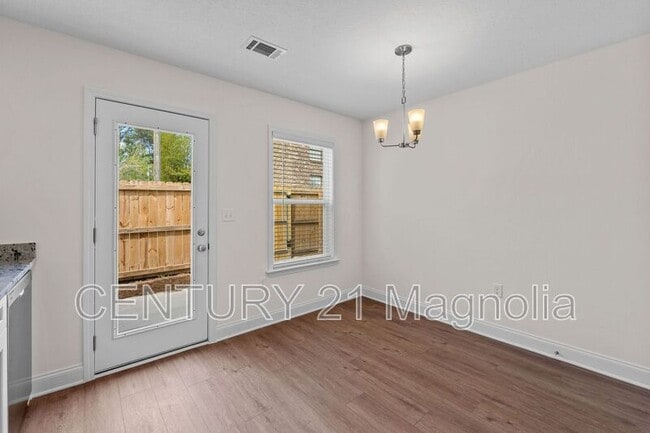 Building Photo - 2219 Archer Ln