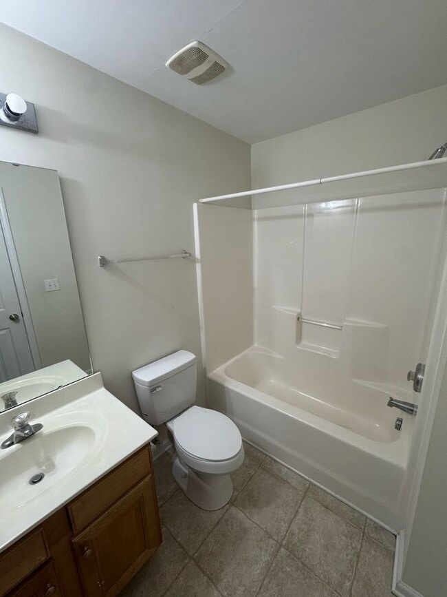 Building Photo - 3BR Townhome • In-Unit W/D • Trash Included in Fort Mill