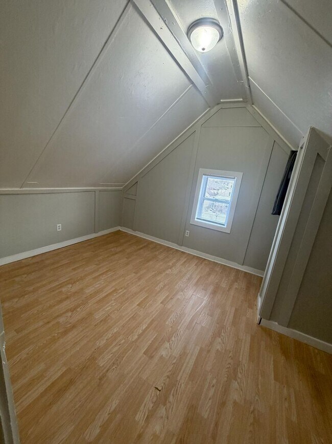 Building Photo - 3910 Deodar St