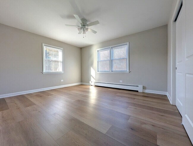 Building Photo - 300 S Austin Blvd