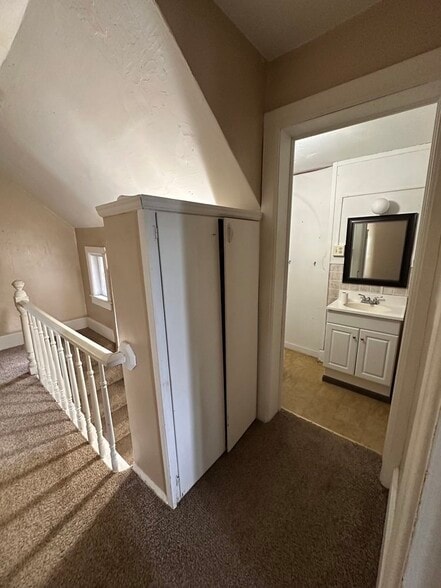 Building Photo - 208 N Cleveland St