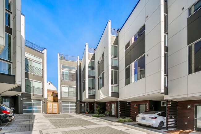 Building Photo - 208 16th Ave