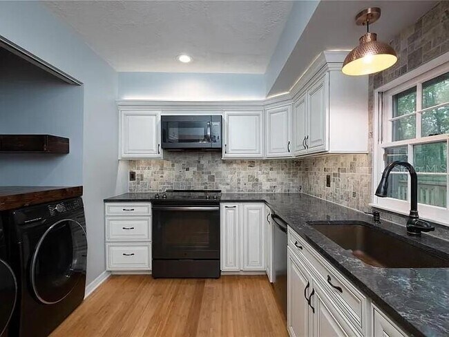 Building Photo - 5211 SW 86th Terrace
