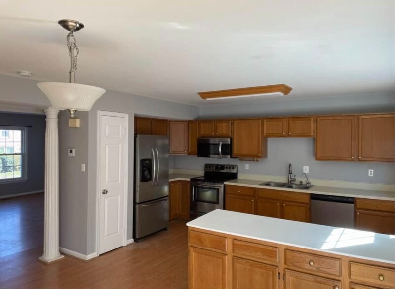 Building Photo - 204 Rolling Hill Ct
