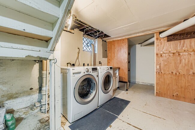 Laundry - 4904 NE 16th Ave