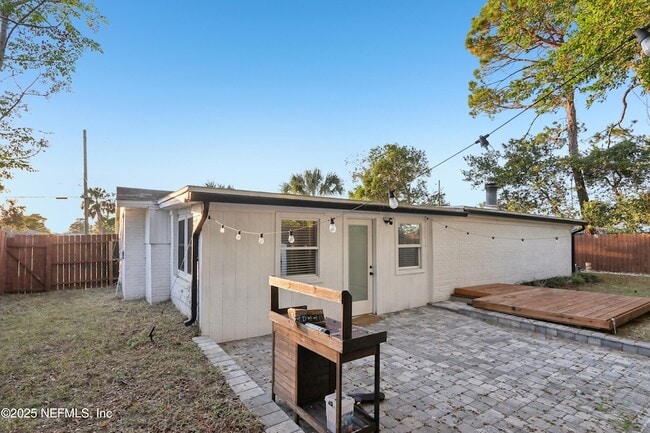 Building Photo - 409 Sailfish Dr E