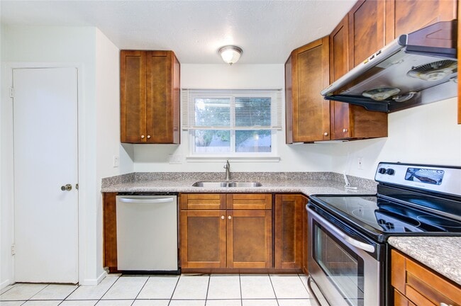 Building Photo - 2215 Squire Dobbins Dr