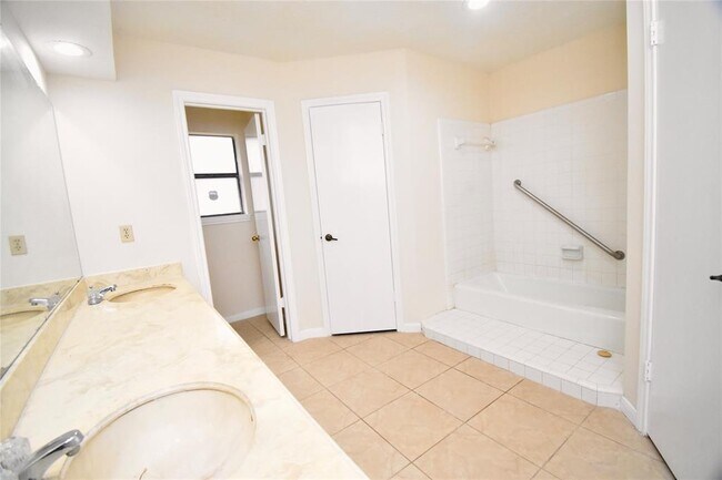 Building Photo - 2339 Walnut Ridge Dr