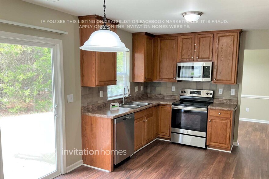 Building Photo - 1002 Bridleside Dr
