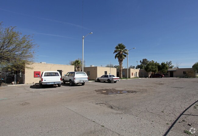 Building Photo - 400 N Westmoreland Ave