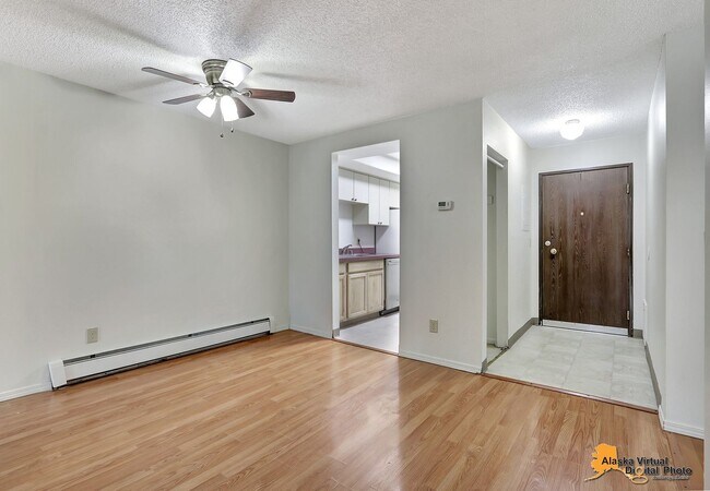 Building Photo - 4640 Reka Dr