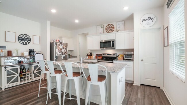 Building Photo - 530 Cessna Dr