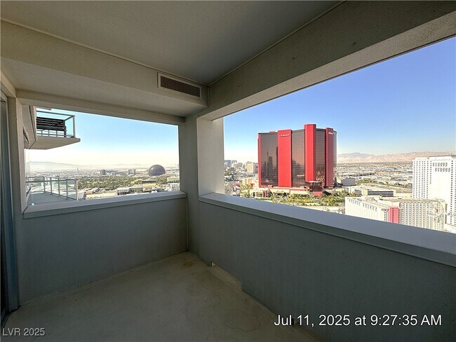 Building Photo - 2700 S Las Vegas Blvd