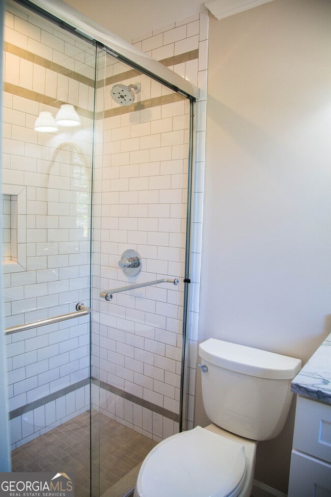 Building Photo - 2021 Woodbine Terrace NE