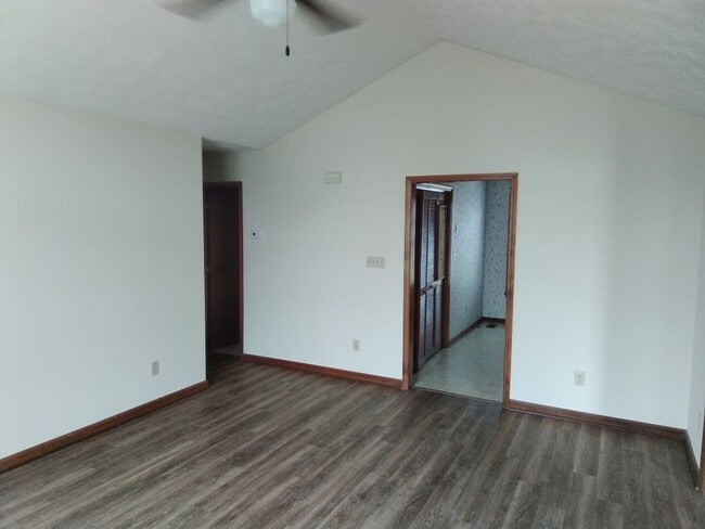 Building Photo - Duplex in Hope Mills!