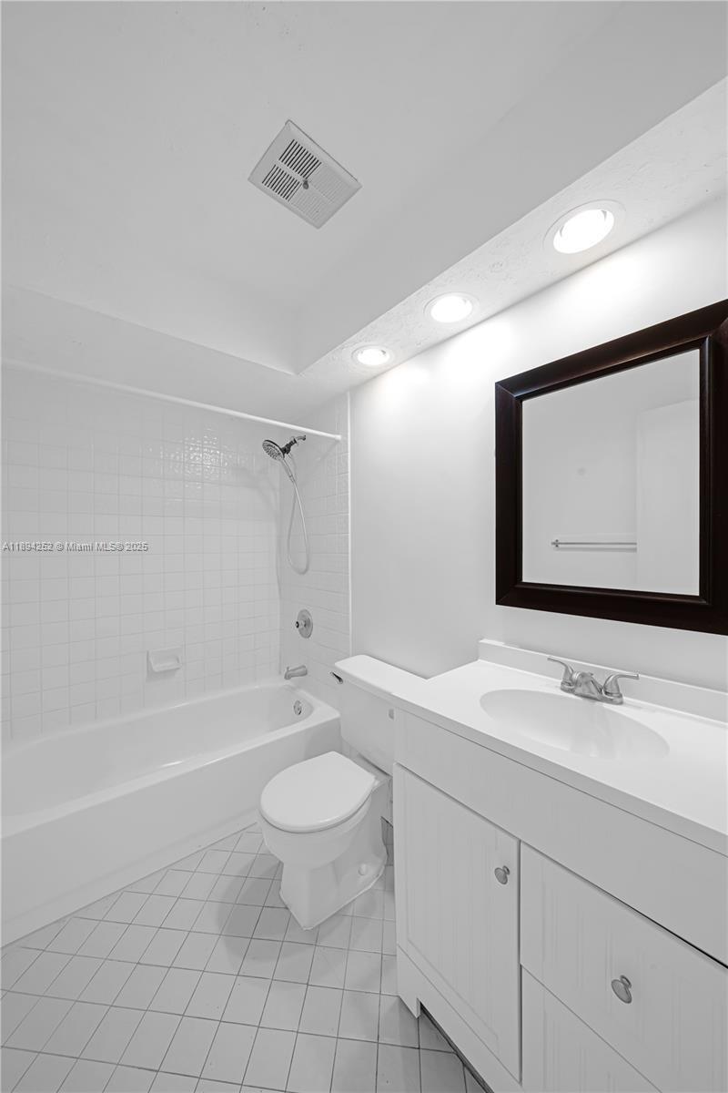 Building Photo - 15070 SW 49th Ln