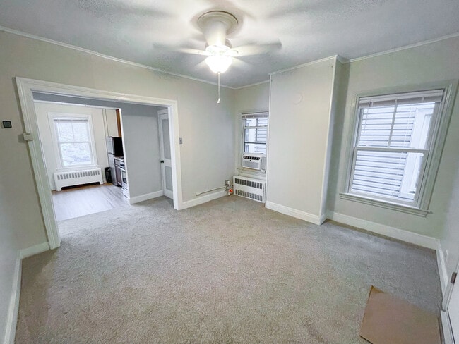 Building Photo - 206 E Main St