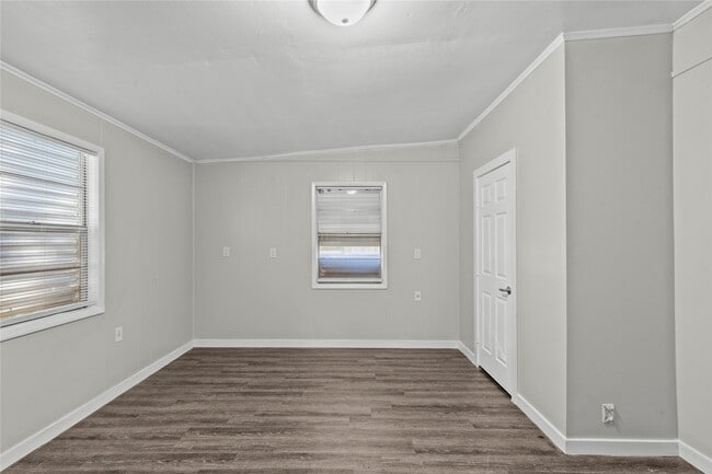 Building Photo - 1916 N Logan St