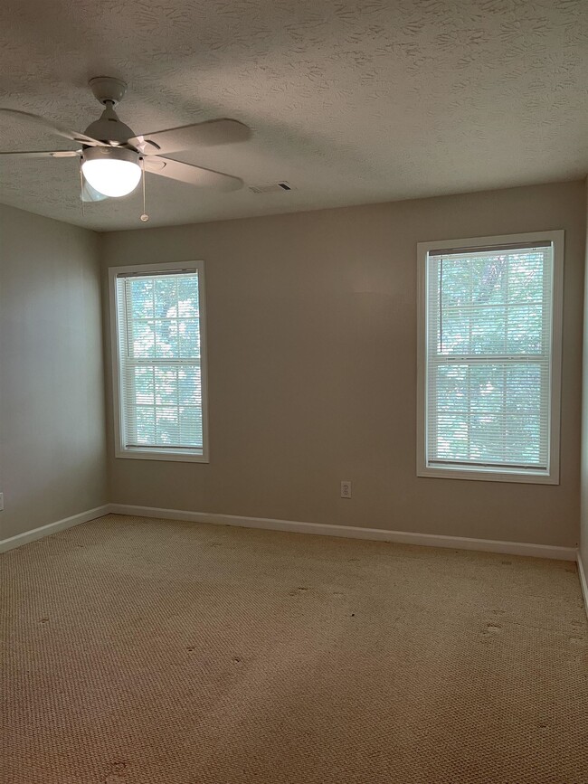 Building Photo - 347 Parkview Manor Dr