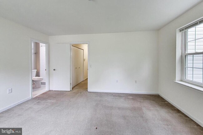 Building Photo - 18310 Streamside Dr