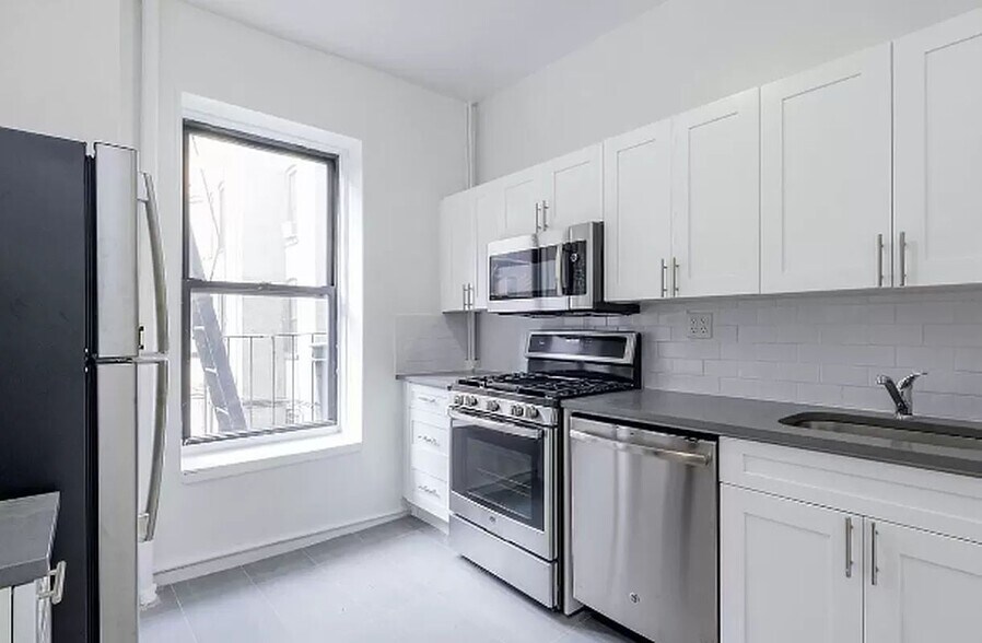 Building Photo - 6 W 107th St