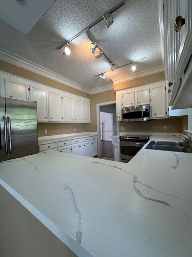 Building Photo - 103 Jessica Pl