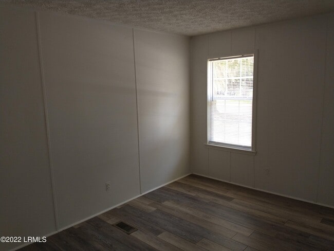 Building Photo - 48 Cleveland Dr