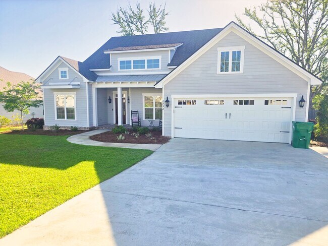 Building Photo - Spacious 4BR/3BA Home with Open Floor Plan, Screened Porch & Fenced Backyard