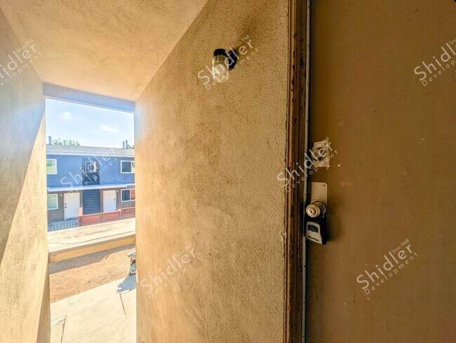 Building Photo - Upstairs 2 Bedroom 1 Bath with Massive Walk In Closet, Covered Gated Parking