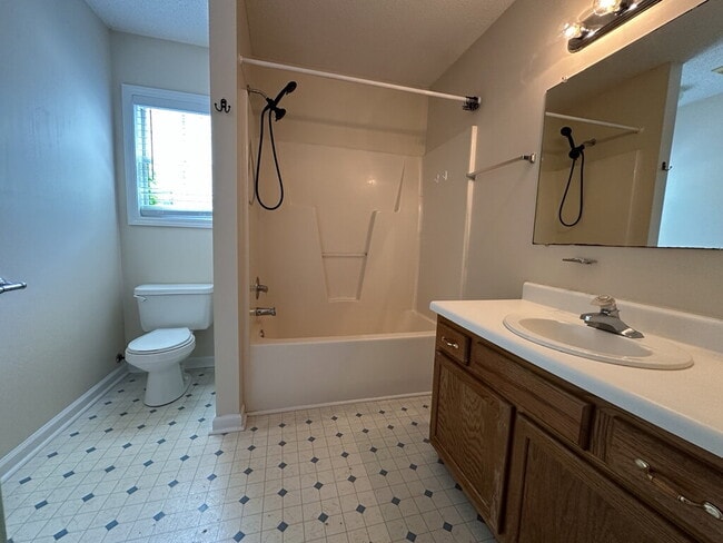 Building Photo - 133 Glenwood Dr