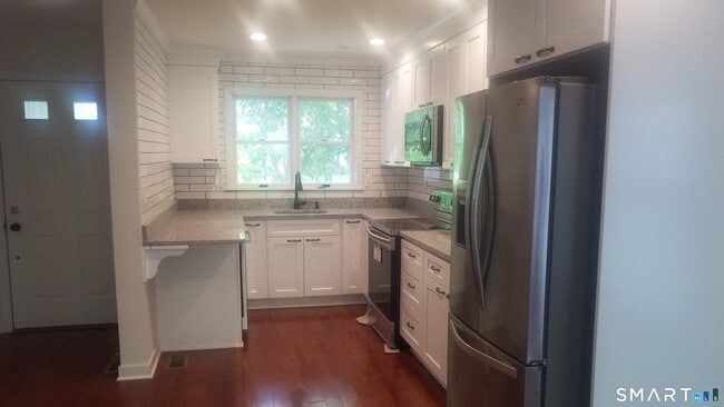 Building Photo - 6 Timberline Dr