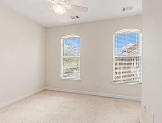 Building Photo - Reduced! Market Common townhouse with garage!!