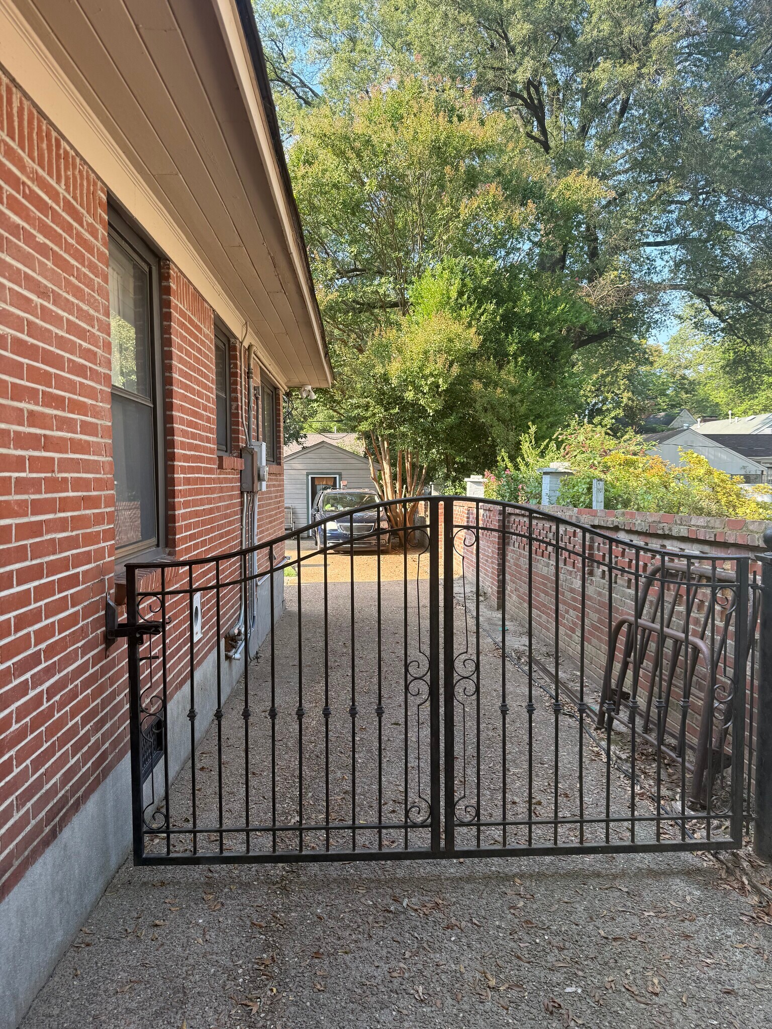 Building Photo - 2464 Monroe Ave