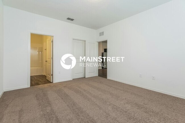 Building Photo - 3 Bedroom Pet-Friendly Home in Haines City, FL with Main Street Renewal