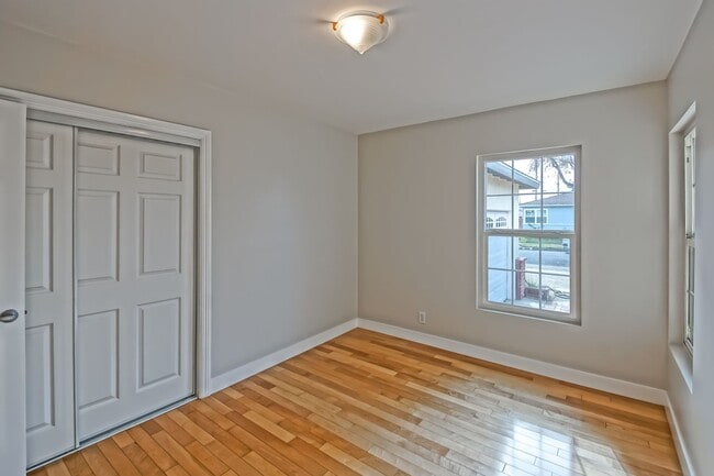 Building Photo - NEWLY REMODELED, BRIGHT & AIRY HOLLYGLEN HOME W/ REAR YARD/PATIO, 2 LIVING AREAS & BRAND NEW KITC...