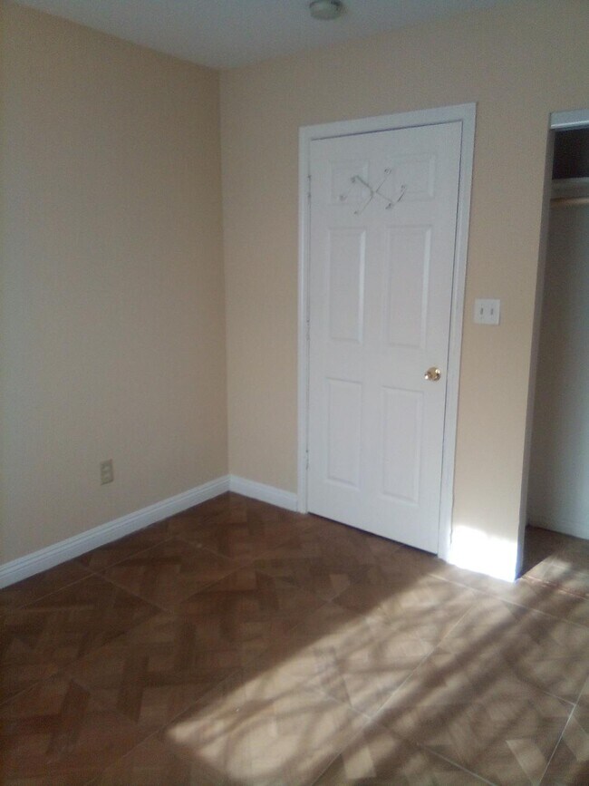 Bedroom - 2106 S Ridgeley Dr