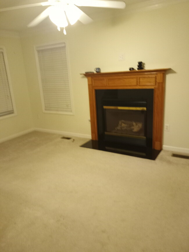 Gas fire place - 210 Carib St