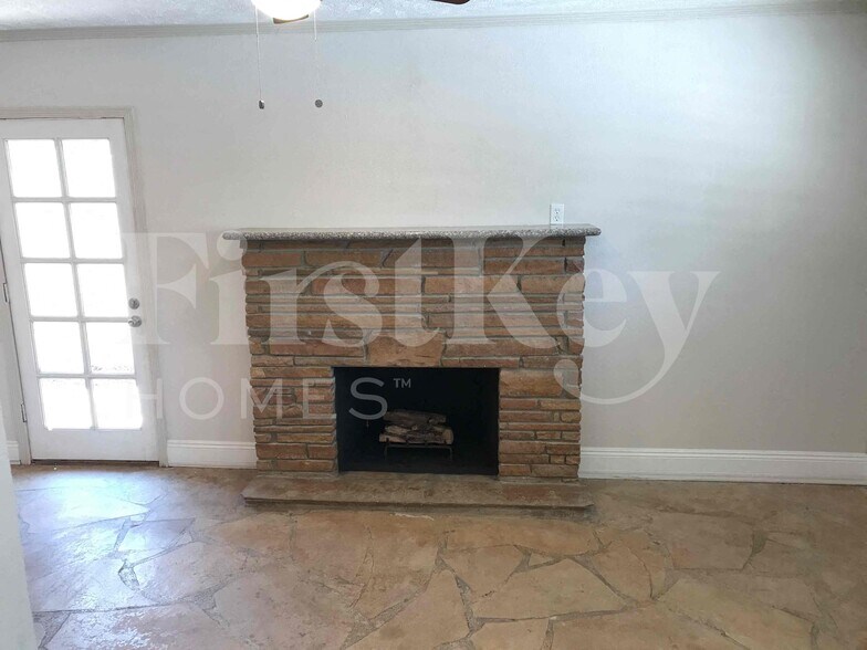 Building Photo - 7427 E McKinley St