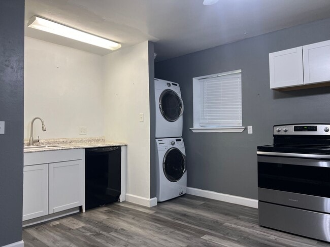 Building Photo - 13301 Kanis Rd