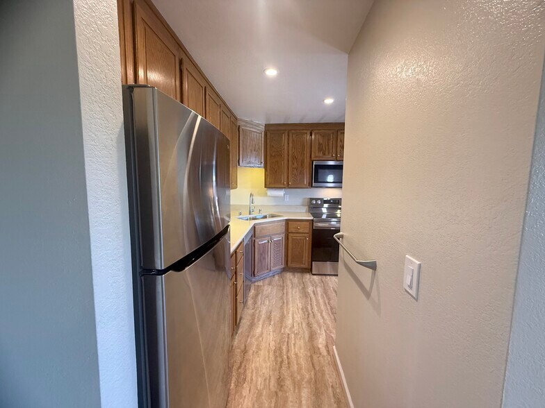 Building Photo - 815 Sea Spray Ln