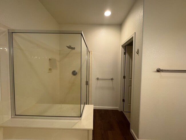 Building Photo - Stylish Single-Story 3 Bed 2 Bath Home For...