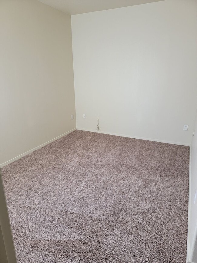 Building Photo - Adorable 3 bedroom 2 bath Condo