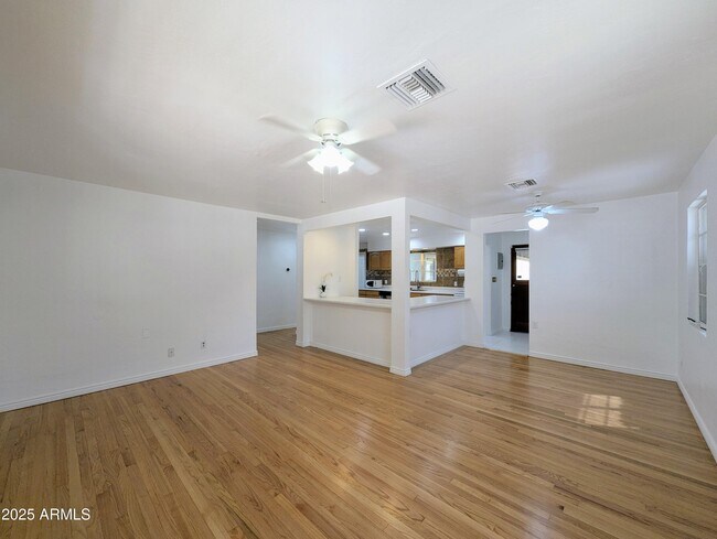 Building Photo - 2443 E Earll Dr