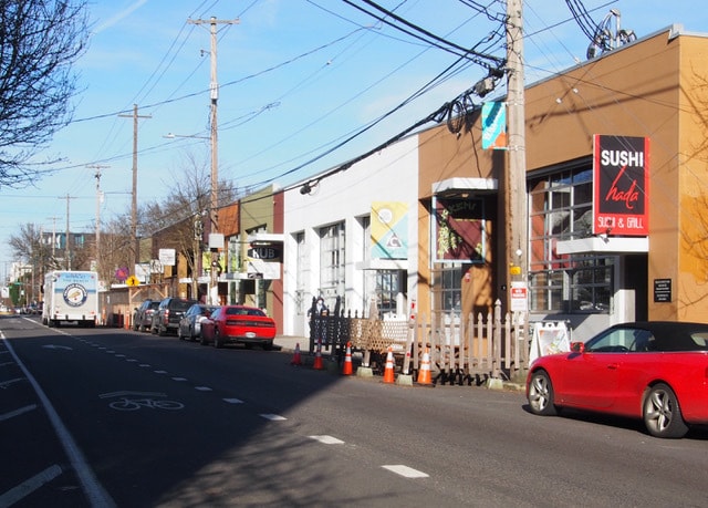 Nearby Restaurants - 348 N Ivy St