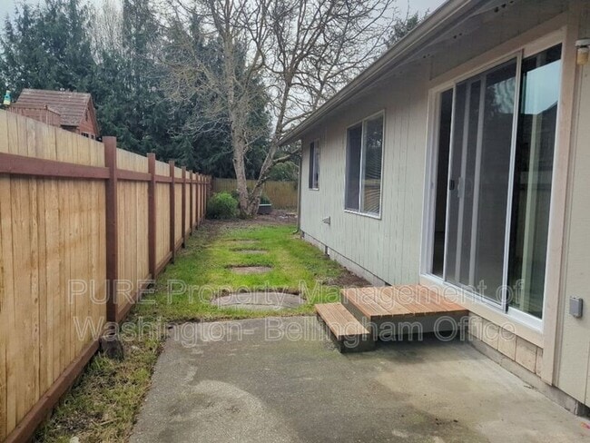 Building Photo - 413 Rowland Rd