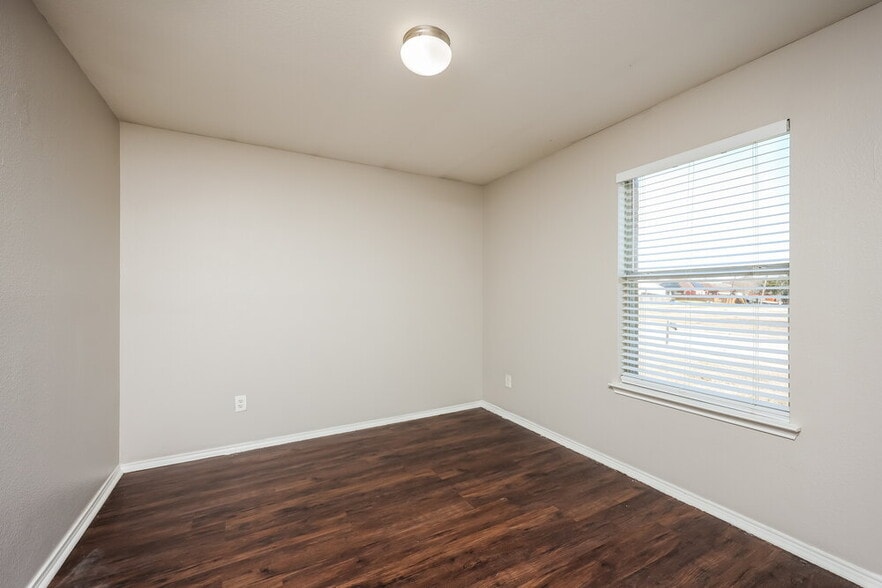 Building Photo - 533 Hearthstone Dr