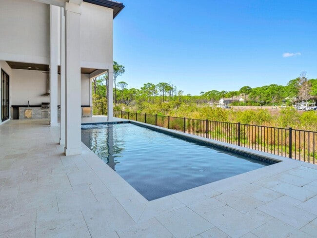 Building Photo - 330 Kelly Plantation Dr